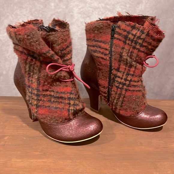 Irregular Choice Tartan Plaid Iconic Collection Marshmallow Mountain boots 8.5 - Picture 3 of 14